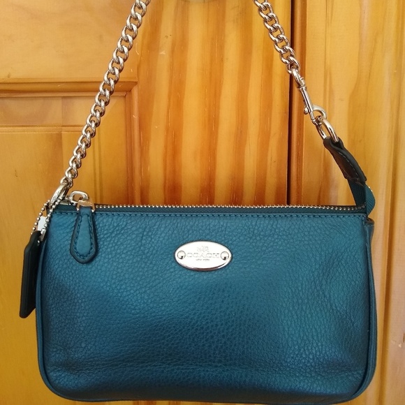 NWT COACH Pebbled Leather Large Wristlet 19 F53340